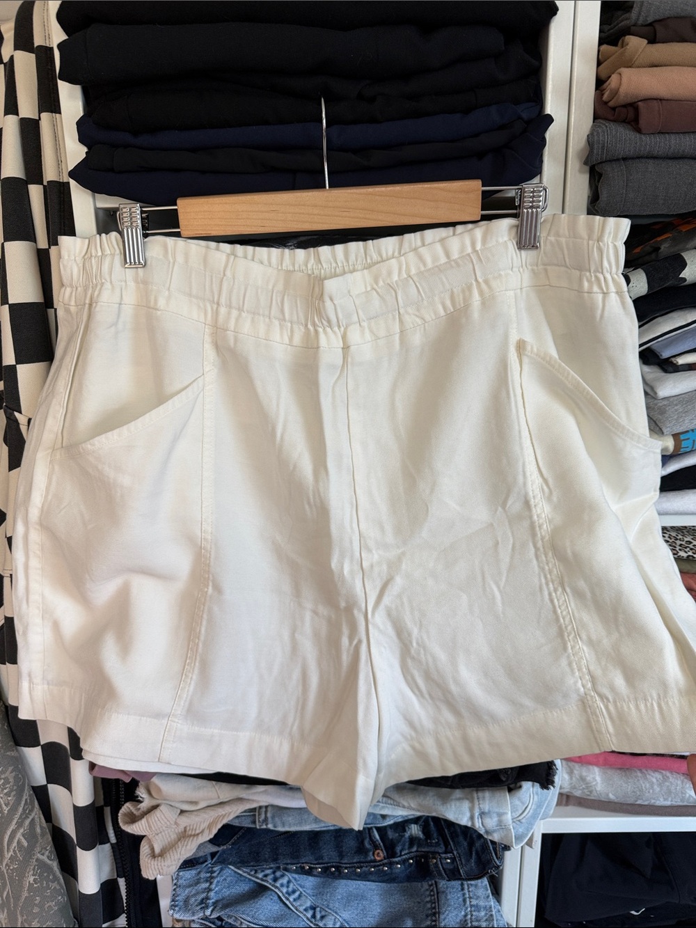 Simply Vera Vera Wang Cream High-Waist Shorts